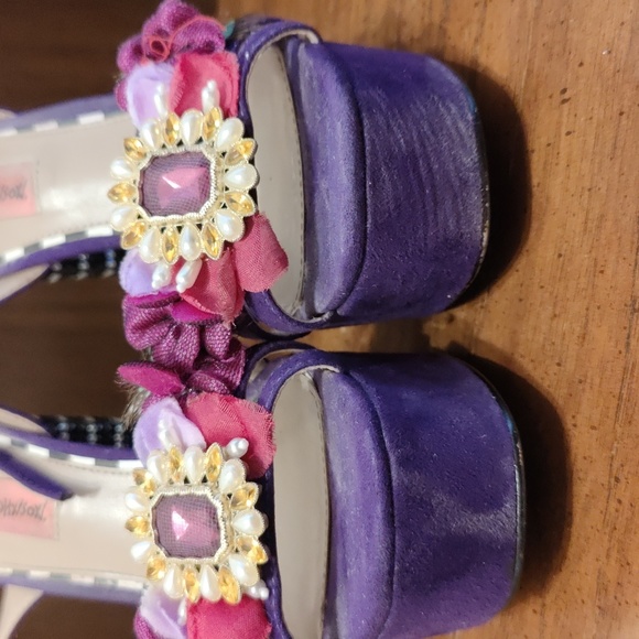 Betsey Johnson size 6 heels - Picture 3 of 6